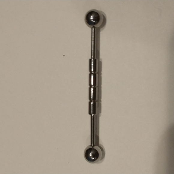 Assorted industrial ear bars - Picture 3 of 4